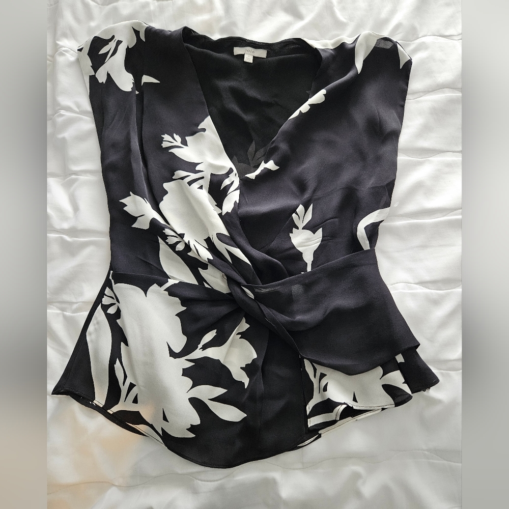 Stunning Joie Sleeveless Blouse size S